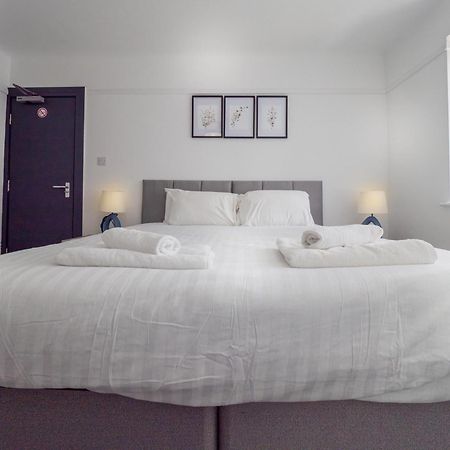 3Br Haven Retreat In Wallasey With Free Street Parking Exterior photo